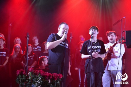 Oprawę muzyczną przygotował znany muzyk Piotr Pawlicki z grupą osób niepełnosprawnych